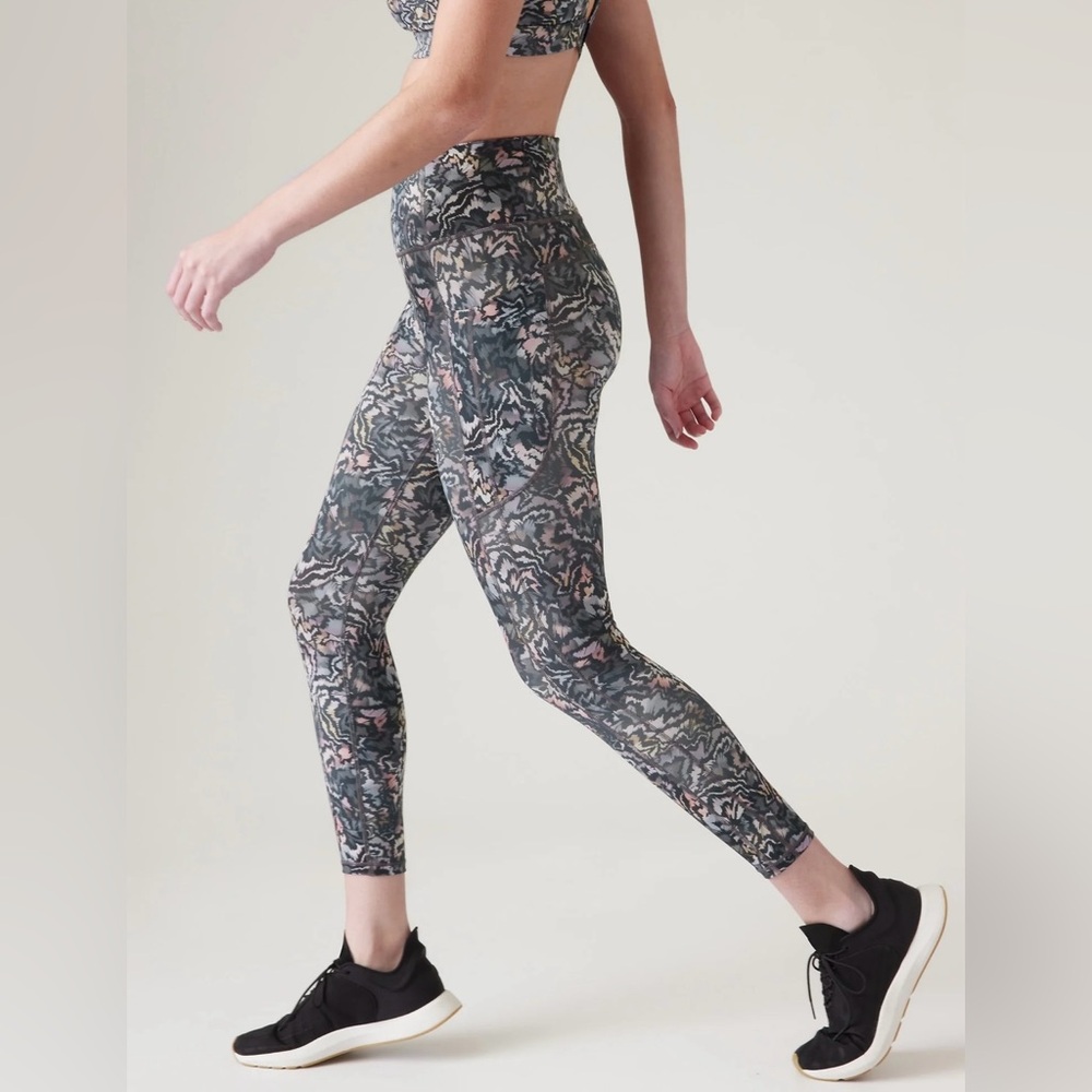 Athleta Ultimate Stash 7/8 Tight, Kinetic Abstract Multi, Medium Leggings - Picture 3 of 14